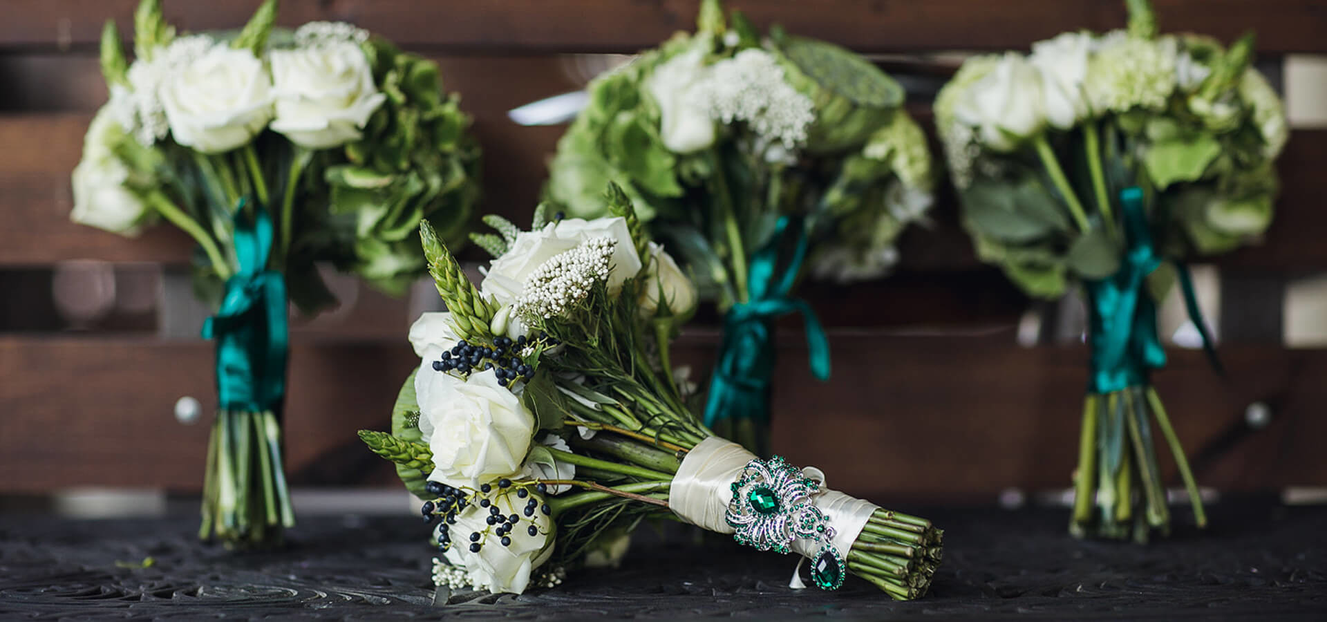 Правила создания роскошной свадьбы в изумрудном цвете